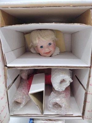 Muñeca de porcelana Danbury Mint "Tommy" de Elke Hutchens nunca fuera de caja Foto 1 de 4