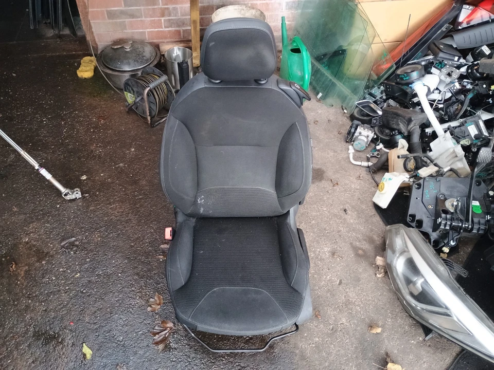 CITROEN DS3 2014 3 DOOR NSF PASSENGER SIDE FRONT SEAT ASSEMBLY - Image 1 of 4