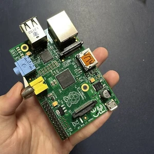 Raspberry Pi (c) 2011.12 - Picture 1 of 3