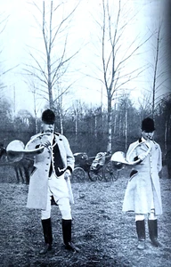 VENERIE TROMPE COR EQUIPAGE DU FRANCPORT MARQUIS DE L'AIGLE SPORT UNIVERSEL 1899 - Foto 1 di 14