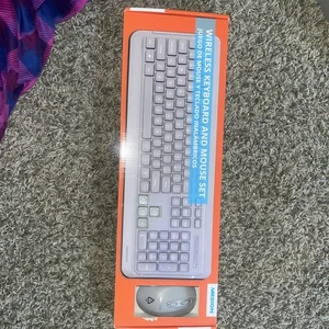 WIRELESS KEYBOARD AND MOUSE SET- grey color-new in box - Picture 1 of 4