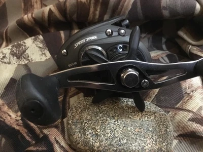 LEWS SPEED SPOOL SS1HA BAITCASTER:R.H.,6.8:1 Ratio,10 B.B.,BLACKOUT STYLE? - Image 1 of 4
