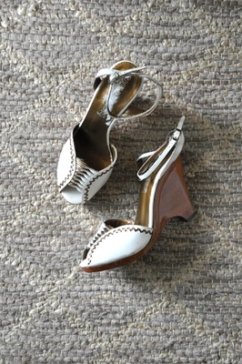Sandalias de cuña vintage de cuero blanco con correa al tobillo plataforma de madera de los años 70 zapatos para mujer 7 Foto 1 de 4