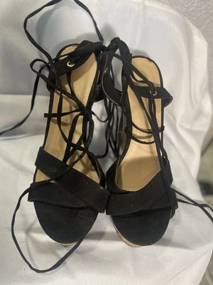 Sandalias de cuñas de corcho con tiras negras talla 6 Foto 1 de 4