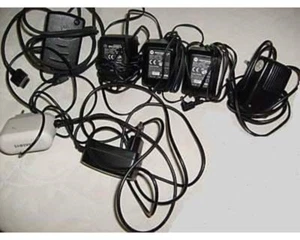 CARICABATTERIE ORIGINALI CELLULARI SAMSUNG, NOKIA, ALCATEL, MOTOROLA  - Foto 1 di 1