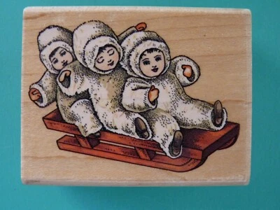 Bebés de nieve, trillizos en trineo SELLO DE GOMA ESTAMPIDA diseño Cynthia Hart Foto 1 de 2