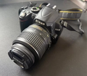 Nikon D3000 SLR Camera with 18-55mm Lens - Black With Charger And Bag - Picture 1 of 10