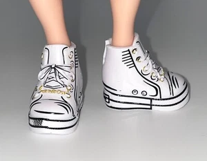 Rainbow High Art of Fashion Jett Dawson Puppenschuhe weiß schwarz High Top Sneaker - Bild 1 von 6