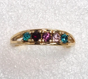 Anillo de moda tono dorado con piedras multicolores "Te amo" talla 8,5 - Imagen 1 de 10