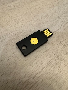 Yubico: YUBIKEY 5 - Chiave di sicurezza USB & NFC autenticazione a due fattori NFC - Foto 1 di 4