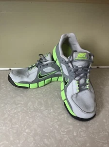 NIKE GRIS Y VERDE ELÉCTRICO ENTRENAMIENTO Talla 9 - Imagen 1 de 19