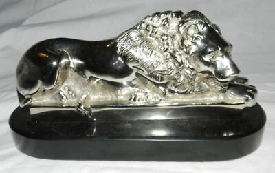 Escultura de León de Plata Brillante Arteriors Home - 9" de largo Foto 1 de 4