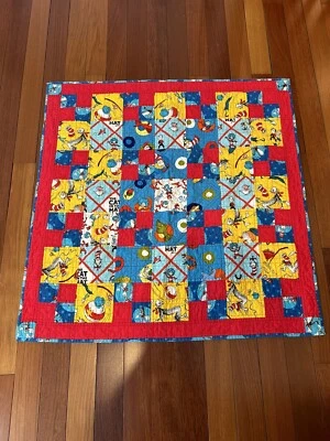 Cobertor de berço vintage reversível Dr Seuss colcha pendurada na parede 32x32” em excelente estado usado - Imagem 1 de 4