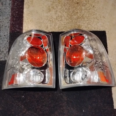 Luz trasera de repuesto "estilo Euro/Altezza" para un Chevy Silverado 1999-2002 Foto 1 de 2