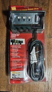 Eléctrico comercial 15 ft. Tira de alimentación exterior de 3 salidas con cubierta plegable - Imagen 1 de 3
