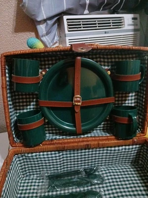 Винтажная плетеная корзина для пикника с ручкой 12 шт. включает столовое серебро посуда корзина - Изображение 1 из 4