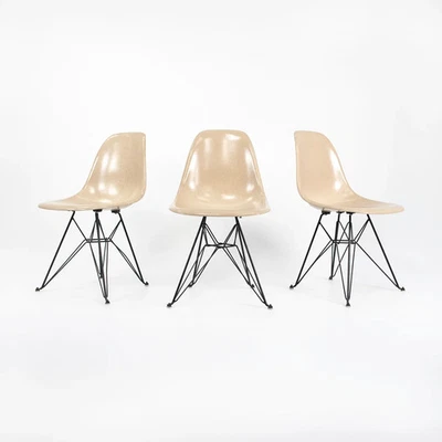 2010er 3er Set Modernica Fiberglas DSR Stühle Haferflocken mit schwarzen Eiffelbasen - Bild 1 von 4