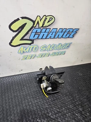 1994-1997 Mercedes C280 2.8L tampa traseira porta-malas trava cilindro COM CHAVE USADA - Imagem 1 de 4