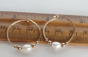 Pendientes de aro con cuentas de perlas de agua dulce de oro amarillo de 10K *1,3 gramos LEER - Imagen 1 de 3