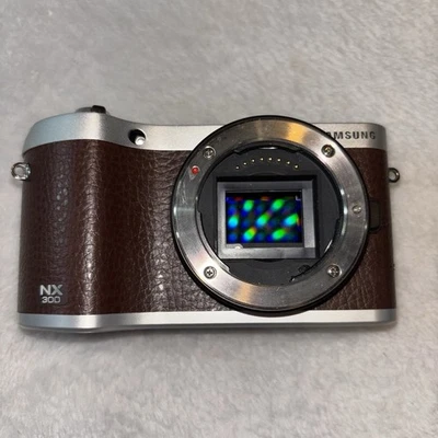 Cuerpo de cámara digital Samsung NX300 - marrón (NX300BN) Foto 1 de 4