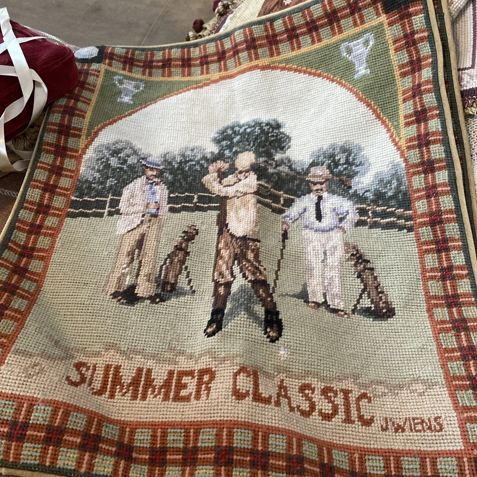 Almohada de punta de aguja | Cojín vertical clásico de verano para golfistas 20x18 Foto 1 de 4