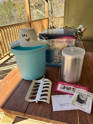 Heladera eléctrica vintage Rival 4 cuartos 8405, modelo motor 8704 Foto 1 de 4