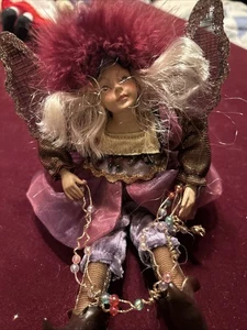 VINTAGE PURPLE FAIRY DOLL SITTING MAGICAL WINWARD HOLIDAYS SHELF FAIRY - Picture 1 of 10