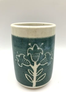 Hand Thrown Pottery Mug Artist Signed Lucinda Vintage 1981 Flowers Turquoise EXC - Picture 1 of 8