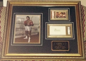 MUHAMMAD ALI BOXING LEGEND PSA/DNA SLABBED SIGNED AUTOGRAPH ~ CUSTOM FRAMED ~ - Picture 1 of 5