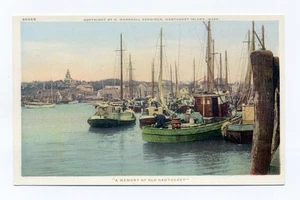 Nantucket MA, barcos de pesca en el muelle, "Un recuerdo", postal Marshall Gardiner - Imagen 1 de 2