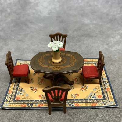 Playmobil Victorian Ding Table, Rug & White Flowers- Chairs have marks- See pics - Image 1 of 4