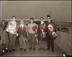 1965 Foto Negs (2) TENNIS TEAM aus SPANIEN USA Open MANUEL SANTANA Pan Am LAX