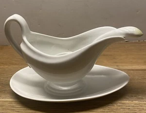 Richard Ginori White Gravy Boat, Attached Underplate & Ladle w/Green Leaf Edge - Picture 1 of 23