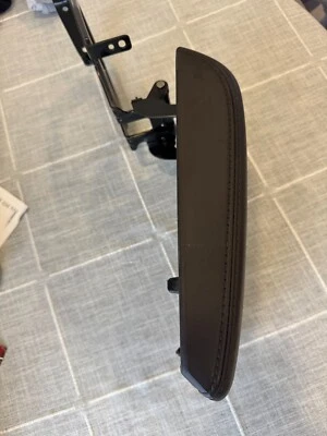 Mazda CX-5 2017-2025 consola central reposabrazos reposabrazos tapa cubierta marrón oscuro Foto 1 de 3