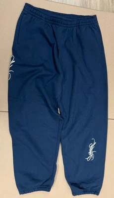 SS24 SUPREME TAG GRAFFITI PANTALÓN DE CHÁNDAL AZUL MARINO BLANCO TALLA XL Foto 1 de 2