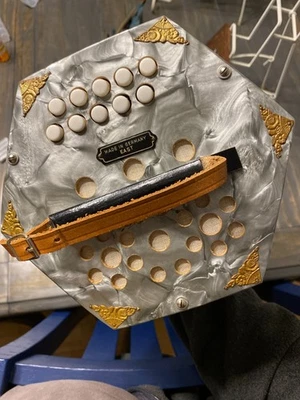 Acordeón Concertina Scholer de 20 botones de colección de la década de 1940 marcado Alemania URSS ocupada Foto 1 de 4