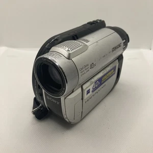 Videocámara híbrida Sony HandyCam DCR-DVD610 mini DVD sin probar sin cargador - Imagen 1 de 14