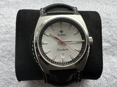 ZODIAC Grandhydra ZO9954 Dive Watch w/ box Swiss Quartz 100 Meters EUC - Image 1 of 4