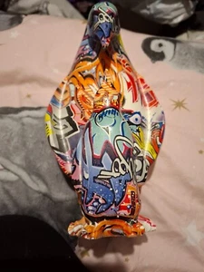STANDING PENGUIN & BABY STATUE ORNAMENT FIGURE GRAFFITI ART - Picture 1 of 4
