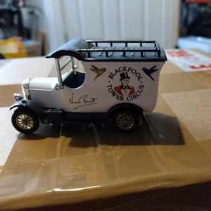 LLEDO NUMBERED LIMITED EDITION BULLNOSE MORRIS VAN - BLACKPOOL TOWER CIRCUS - Picture 1 of 15
