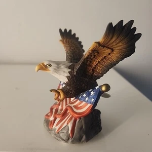 American Patriotic Bald Eagle USA Stars And Stripes Flag Desktop Figurine - Picture 1 of 12
