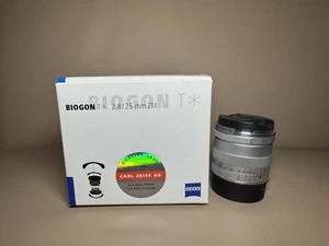 Zeiss 25mm F2.8 Biogon ZM Silver - Picture 1 of 9