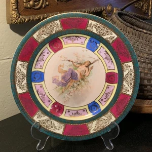 Corona Viena Austria 9 1/4" de principios de 1900 placa mujer acostada en rama en flor - Imagen 1 de 13