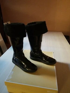Michael Kors Women 8M Boots Black Crinkled Patent Leather Zip Berkshire High Kne - Picture 1 of 11