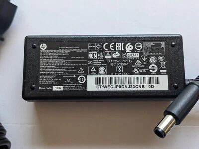 HP 756413-002 - 65W 19.5V 3.33A 5mm tip Smart AC Power Adapter - Image 1 of 4
