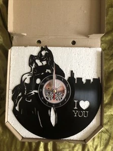 Batman/Catwoman ""I Love You"" Vinyl Schallplatte Wanduhr - Bild 1 von 1