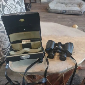 Vintage Bushnell 8x30 Vintage Binoculars with hard plastic case and strap - Picture 1 of 6