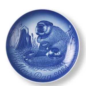 Royal Copenhagen, Bing & Grondahl, Piatto della Mamma 2024 "Castoro con Cuccioli