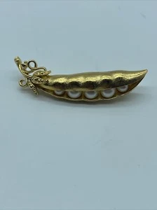 Vintage Trifari Erbsenschote Brosche simulierte Perlen gebürstet goldfarben. - Bild 1 von 10