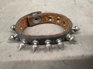 Bracciale vintage pelle borchie una fila borchia punk gotico fetish thrash metallo anni 80 - Foto 1 di 13